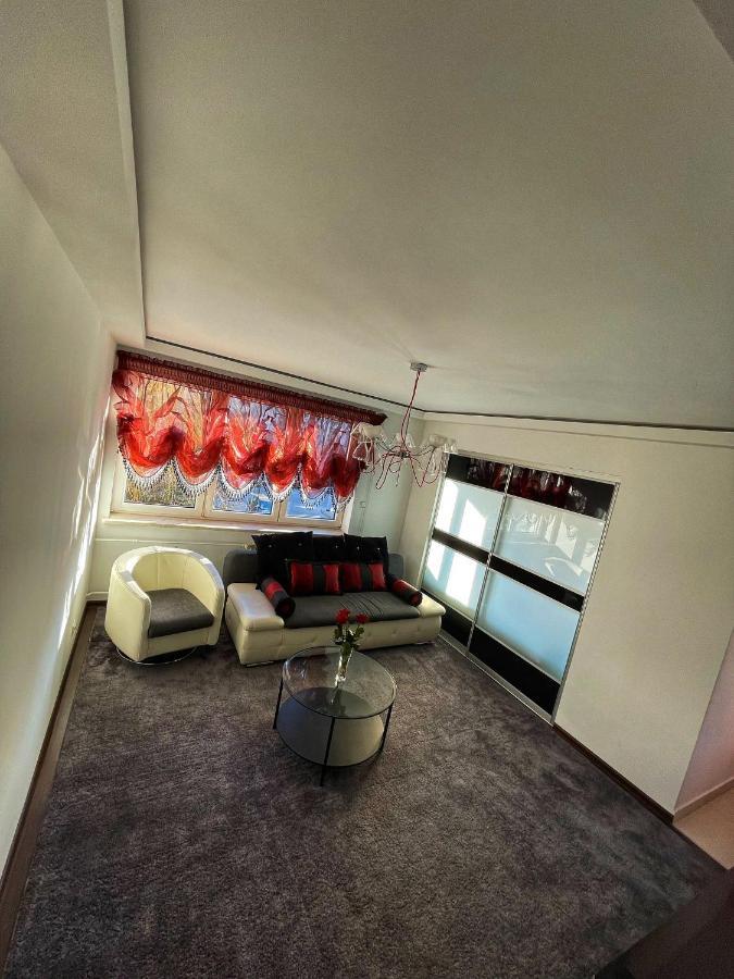 Luxury Red Apartment By Marta Radom Eksteriør billede