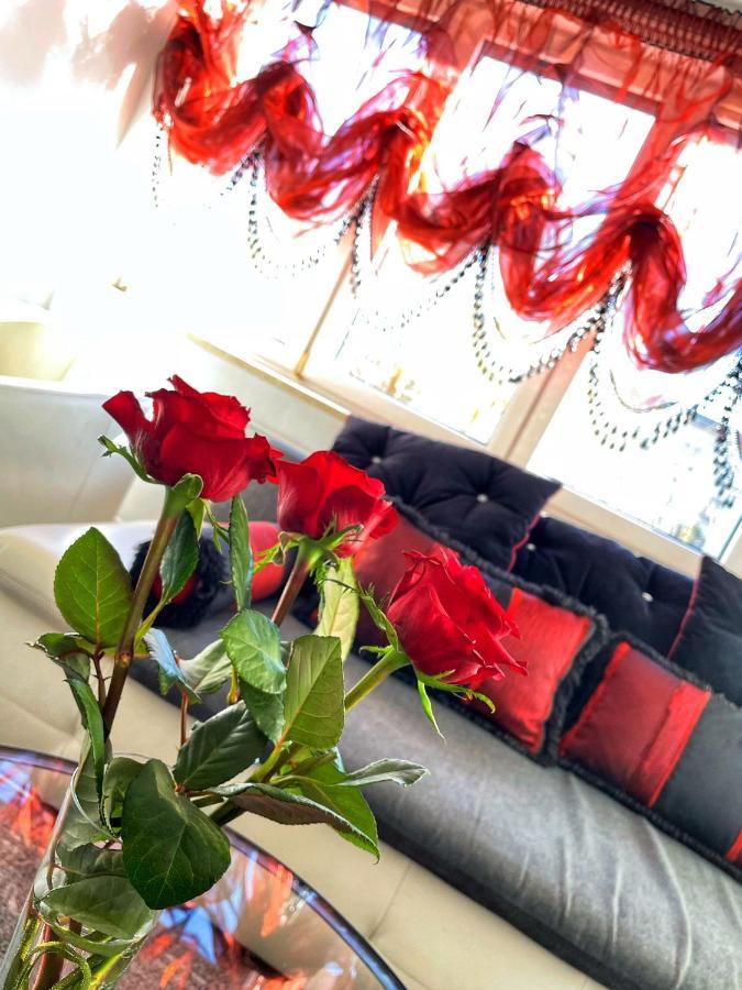 Luxury Red Apartment By Marta Radom Eksteriør billede
